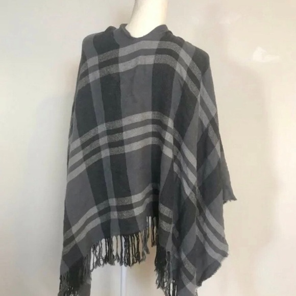 Siizu Multicolor Poncho - Picture 2 of 7